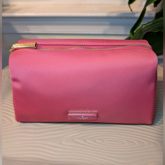 kate spade Handbags - Kate Spade Carter Cosmetic Bag NWT